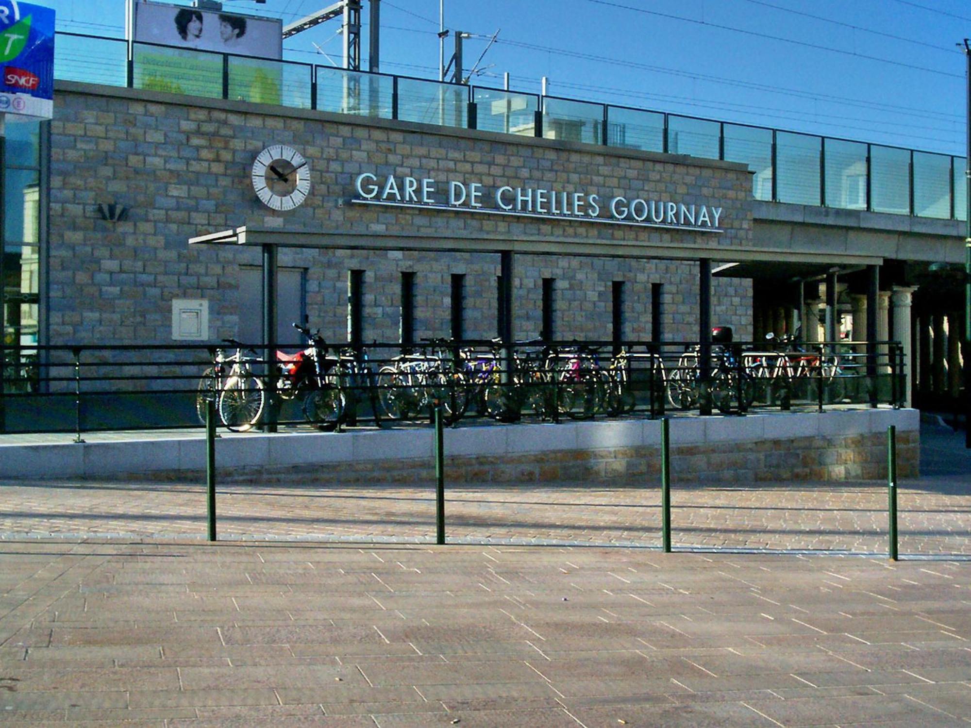 Maison Paris, Vallee Village, Disney & Asterix Chelles  Exterior photo